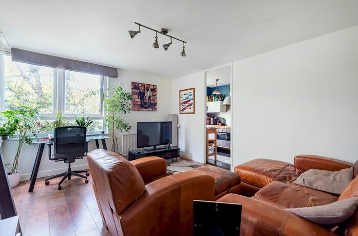 1 Bedroom Flat For Sale In Manaton Close, Peckham, London, SE15