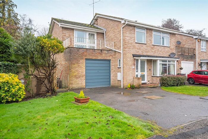 4 Bedroom Link Detached House For Sale In Gainsborough Drive, Ascot, SL5