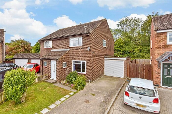 2 Bedroom Semi-Detached House For Sale In Gassons Road, Snodland, Kent, ME6
