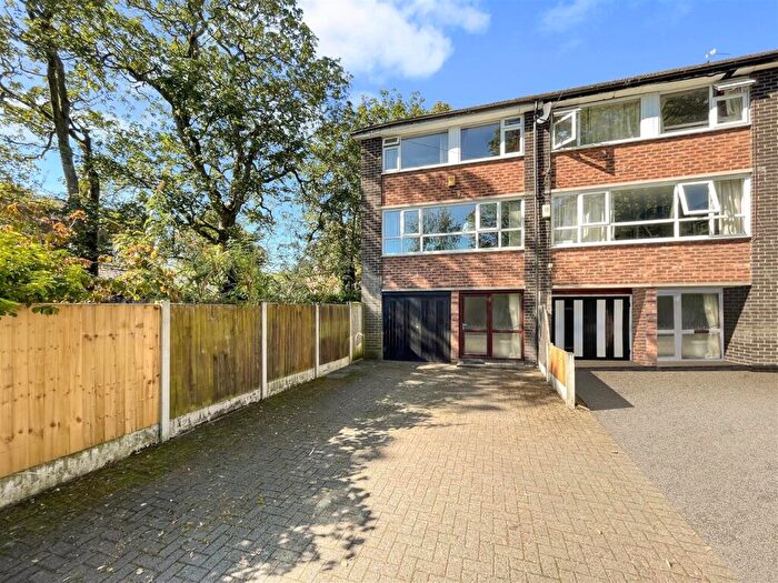 4 Bedroom Town House For Sale In Derbyshire Road, Sale, M33