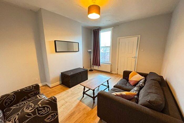 3 Bedroom Terraced House To Rent In Perlethorpe Avenue, Nottingham, NG2