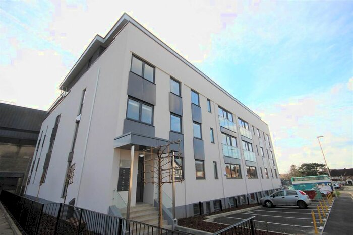 2 Bedroom Flat To Rent In Christopher Road, East Grinstead, RH19