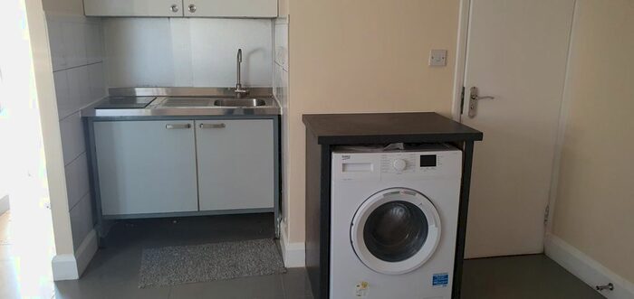 1 Bedroom Studio To Rent In Grove Road, Hounslow, TW3