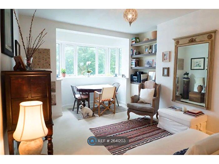 2 Bedroom Flat To Rent In Goldhawk Road, London, W12