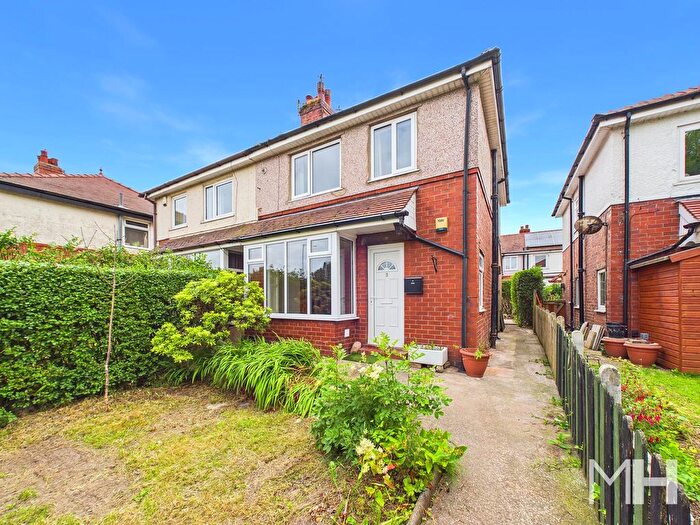 3 Bedroom Semi-Detached House For Sale In Preston New Road, Freckleton, Preston, PR4