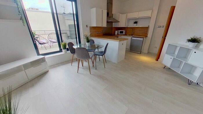 2 Bedroom Flat To Rent In Flat, Britannia House York Place, Leeds City Centre, Leeds, West Yorkshire, LS1