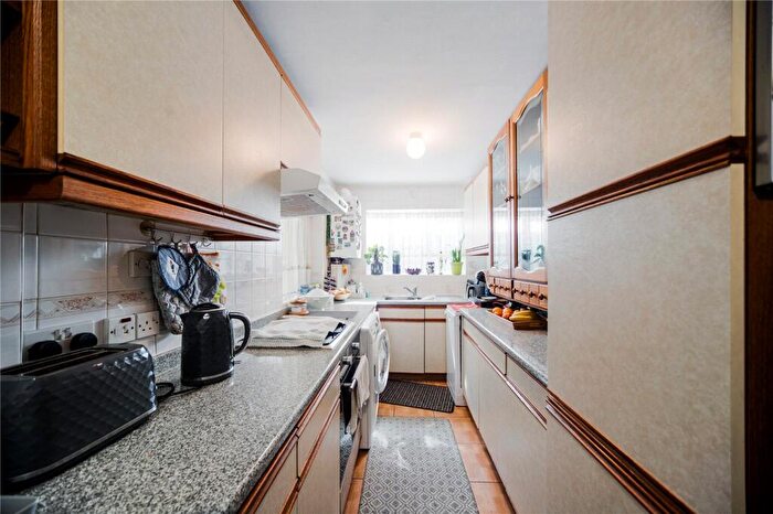 3 Bedroom Terraced House For Sale In Avenue Road, London, N15