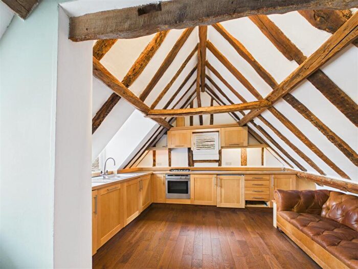 2 Bedroom Flat To Rent In Market Place, Hitchin, SG5