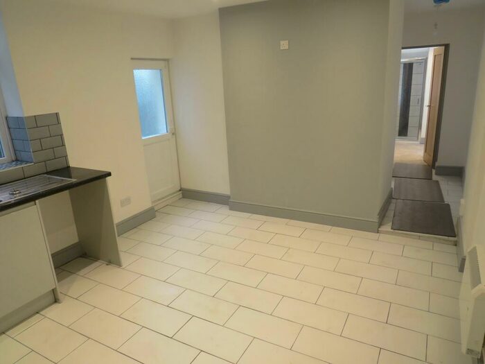 1 Bedroom Flat To Rent In Newport Road, Cardiff, CF24
