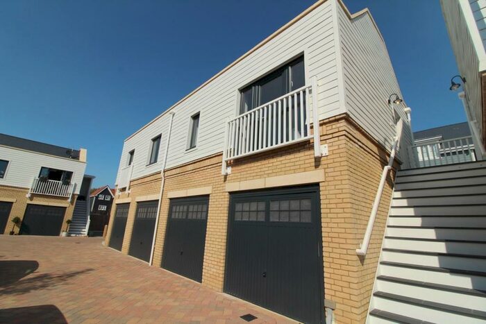 2 Bedroom Apartment To Rent In Candlewood Drive, Reading, RG2