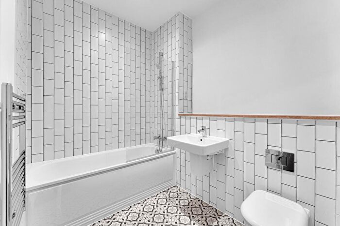 2 Bedroom Flat To Rent In Cotton Gardens, Bolton, Greater Manchester, BL1