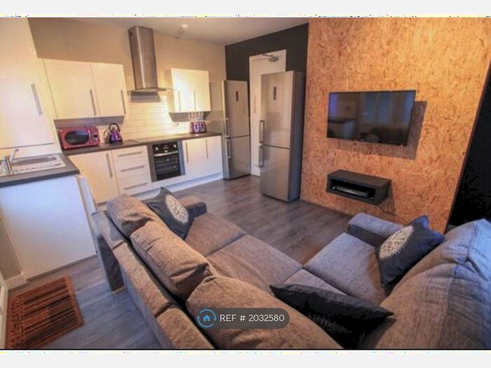 7 Bedroom Semi-Detached House To Rent In Romer Road, Liverpool, L6