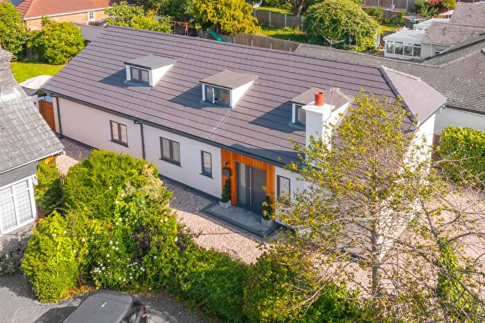 4 Bedroom Chalet For Sale In Main Road, Hawkwell, Hockley, SS5