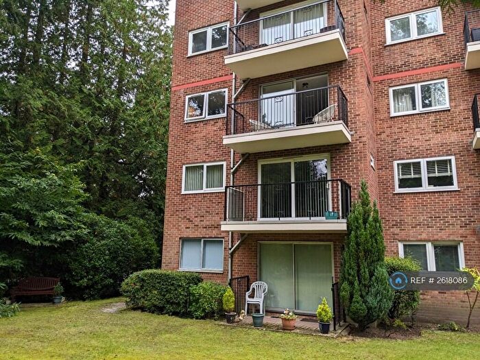 2 Bedroom Flat To Rent In Lissenden, Poole, BH13