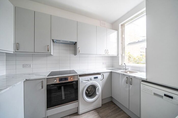 3 Bedroom Flat To Rent In St George Avenue, Tufnell Park, London, N7