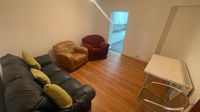 5 Bedroom House To Rent In Clifton Avenue, Manchester, M14