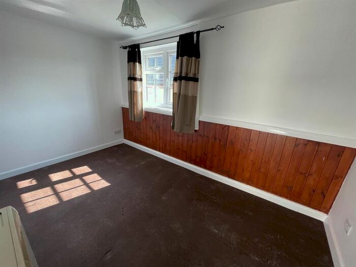 1 Bedroom Flat To Rent In Fore Street, Cullompton, EX15