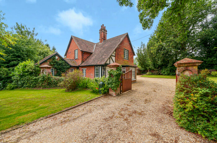 4 Bedroom Detached House For Sale In Salisbury Road, Sherfield English, Romsey, Hampshire, SO51