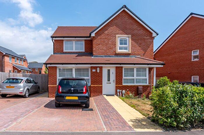 3 Bedroom Detached House For Sale In Clark Drive, Chichester, PO18