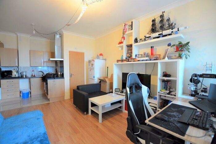 Studio To Rent In High Street, Slough, SL1
