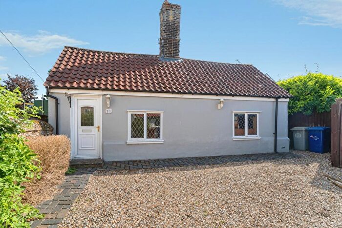 2 Bedroom Detached Bungalow For Sale In The Street, Freckenham, Bury St. Edmunds, IP28