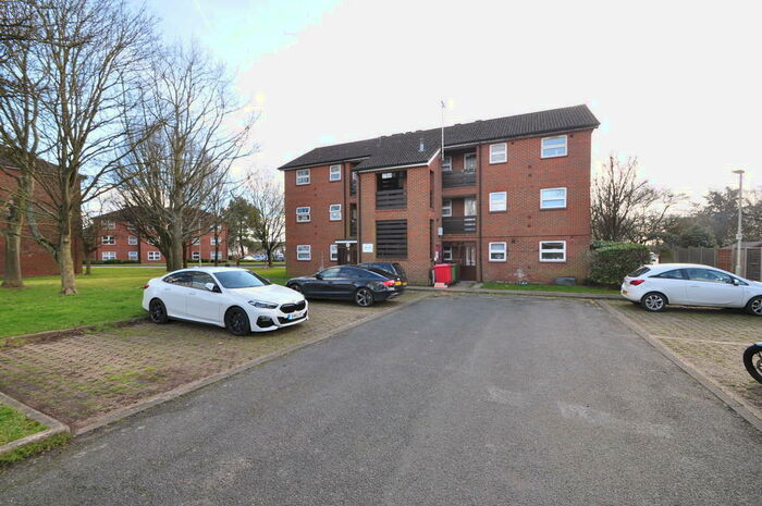 2 Bedroom Apartment To Rent In Athelstan Walk South, Welwyn Garden City, AL7