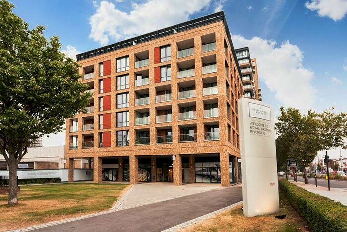 1 Bedroom Flat To Rent In Cadet House, Victory Parade, Plumstead Road, Woolwich, SE18