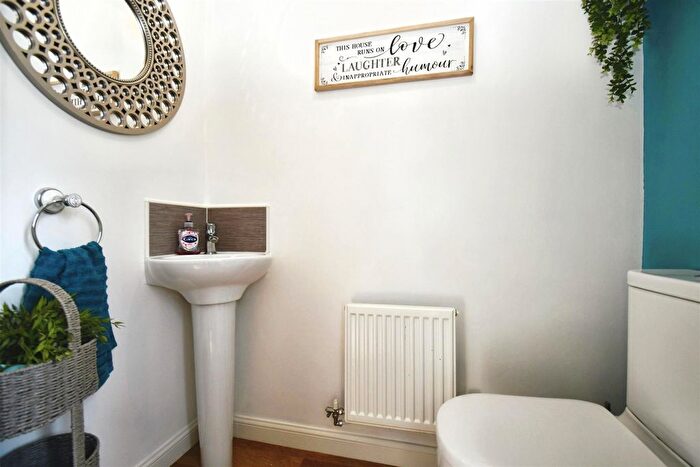 2 Bedroom End Terrace House For Sale In Richmond Lane, Kingswood, Hull, HU7
