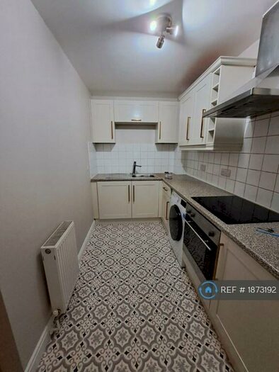 2 Bedroom Flat To Rent In Hollyhedge Road, Stockport, M22