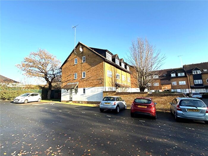 Flat For Sale In Boleyn Way, Barnet, EN5