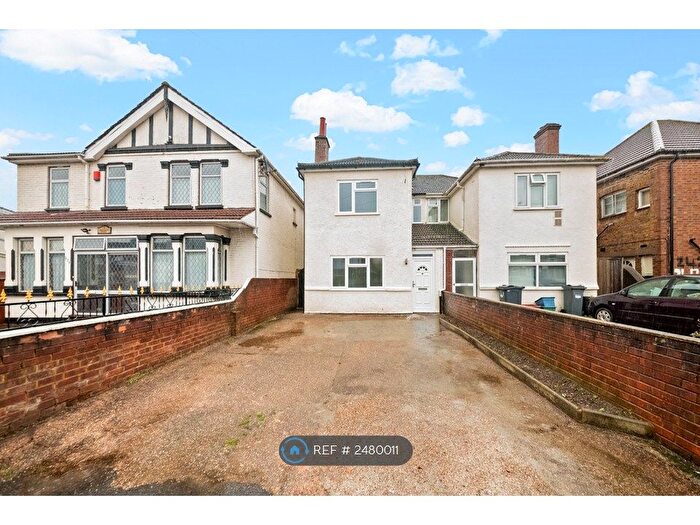 4 Bedroom Semi-Detached House To Rent In Wellington Road South, Hounslow, TW4