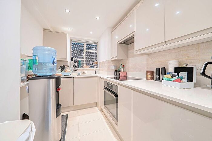 1 Bedroom Flat To Rent In Hans Crescent, Knightsbridge, London, SW1X