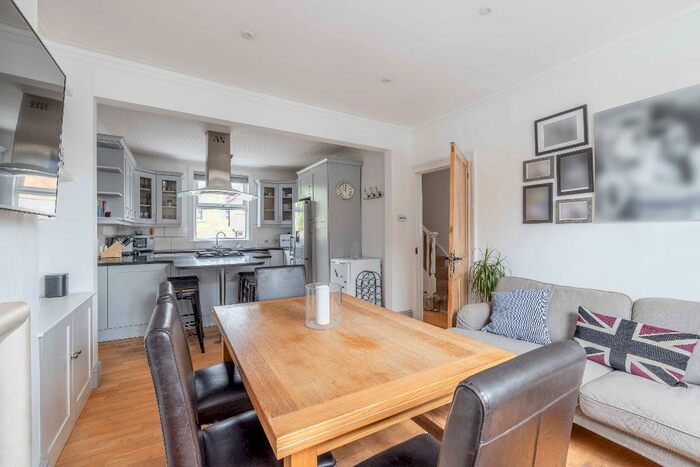 3 Bedroom Terraced House To Rent In Grove Road, Windsor, SL4