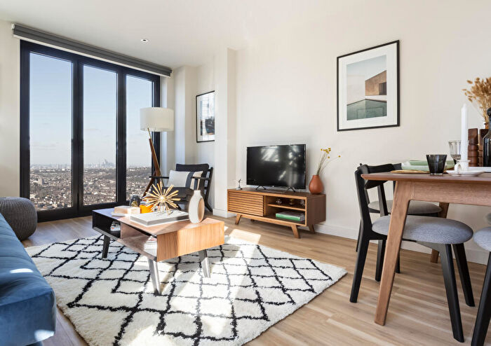 3 Bedroom Flat To Rent In Ten Degrees, Croydon, CR0