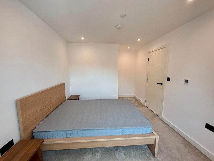 1 Bedroom Flat For Sale In Fairfield Road, Brentwood, Essex, CM14