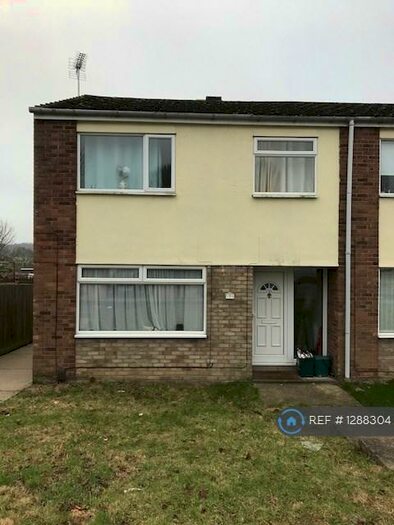 5 Bedroom Semi-Detached House To Rent In Sebastian Close, Colchester, CO4