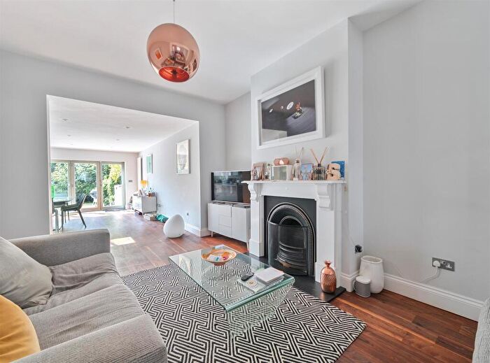 5 Bedroom Semi-Detached House For Sale In Chamberlayne Road, London, NW10