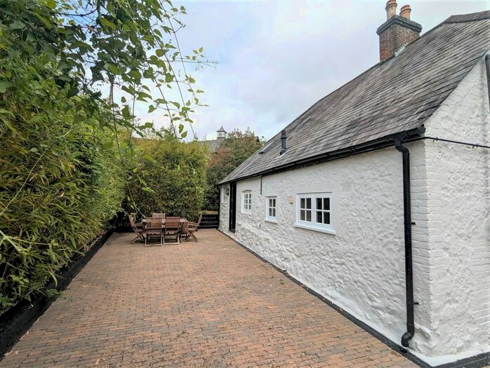 3 Bedroom Detached House To Rent In Brighton Road, Kingswood, Tadworth, KT20