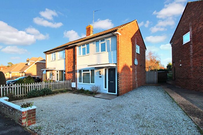 3 Bedroom Semi Detached House For Sale In The Pasture, Kennington, TN24