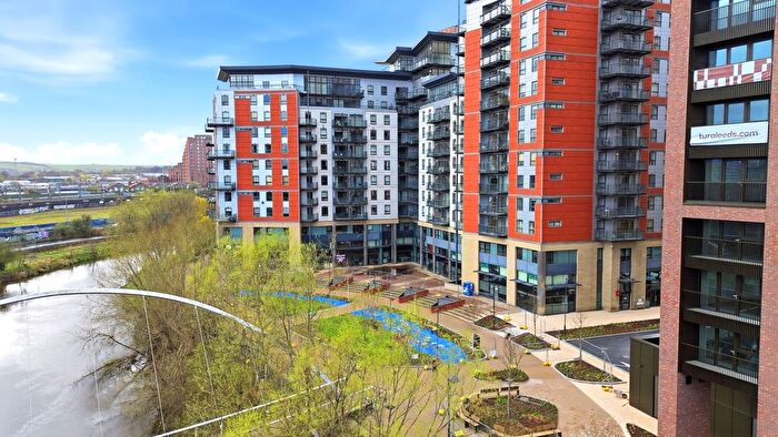 2 Bedroom Flat For Sale In Whitehall Waterfront, Riverside Way, LS1
