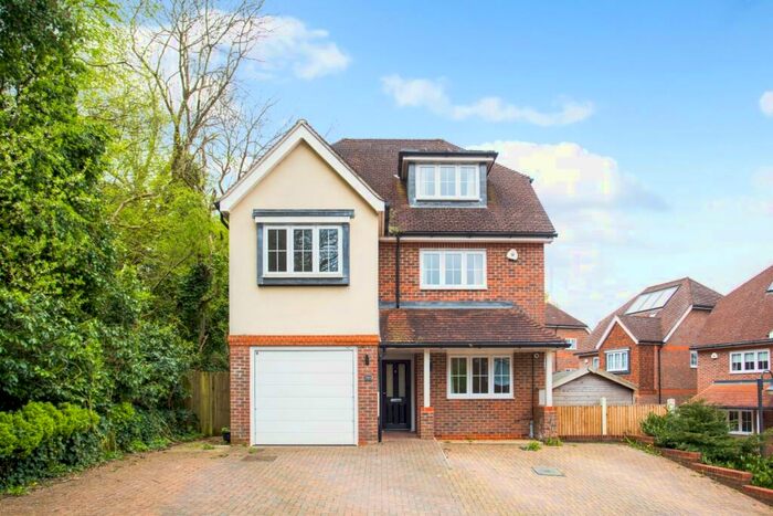 5 Bedroom House To Rent In Tupwood Gardens Caterham, CR3