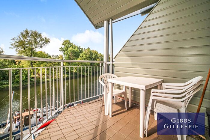 2 Bedroom Flat To Rent In Thames Row, Kew Bridge Road, Brentford, TW8