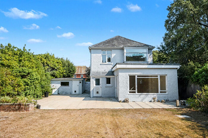 4 Bedroom Detached House For Sale In Sea Road, Milford On Sea, SO41