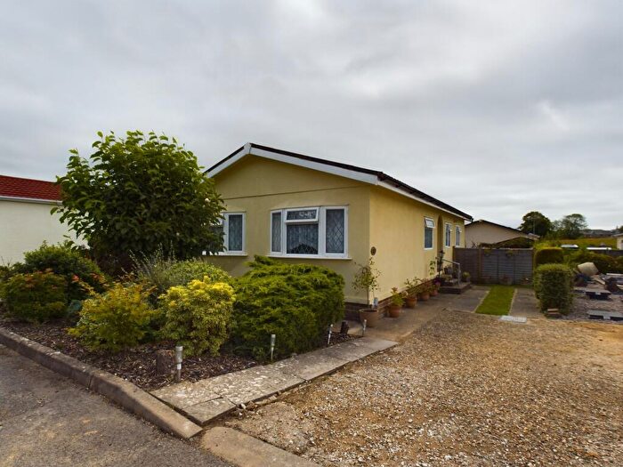 2 Bedroom Park Home For Sale In Sandleford Lodge Park, Thatcham, RG19