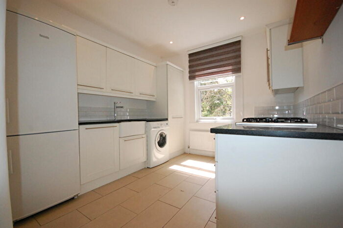 3 Bedroom Flat To Rent In Manor Road, N22