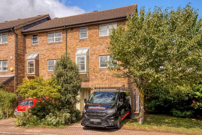 4 Bedroom House To Rent In Whistlers Avenue, Battersea, SW11