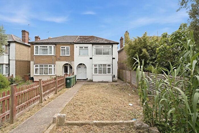 3 Bedroom Maisonette For Sale In London Road, Ashford, TW15