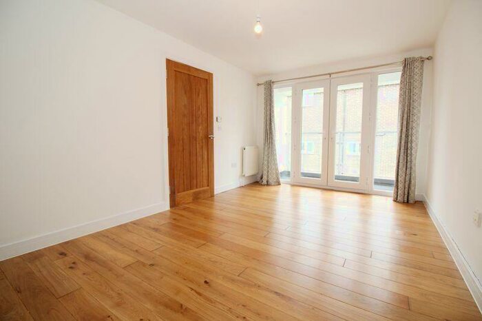 2 Bedroom Flat To Rent In London Road, East Grinstead, RH19