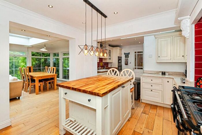 5 Bedroom Property To Rent In Bells Lane, Horton, Slough, SL3