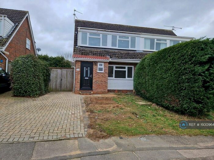 3 Bedroom Semi-Detached House To Rent In Woodmere Close, Earley, Reading, RG6